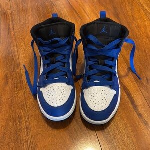 Kids Nike Jordan sneakers amazing condition!!